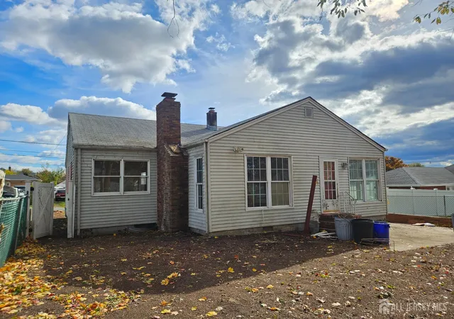 Photo 3 of Single family home for sale at 11 Dartmouth St, Edison, NJ 08837 | MLS# 2606820R | Listing updated on 2025-12-08