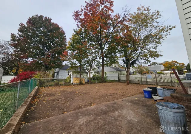 Photo 4 of Single family home for sale at 11 Dartmouth St, Edison, NJ 08837 | MLS# 2606820R | Listing updated on 2025-12-08