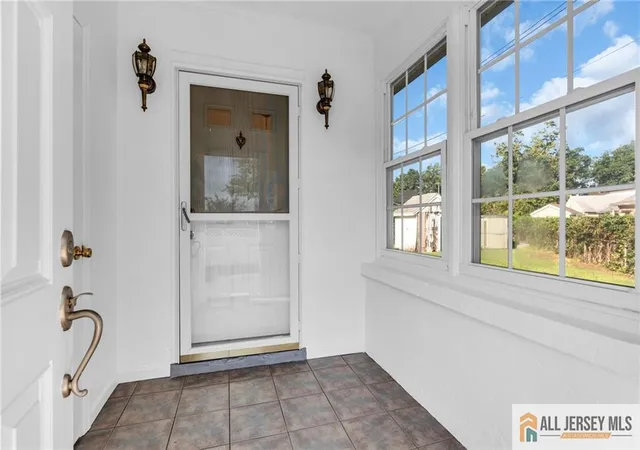 Photo 3 of Single family home for sale at 94 Neptune Pl, South Amboy, NJ 08879 | MLS# 2770370M | Listing updated on 2026-09-07