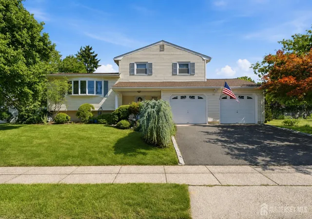 2nd image of 10 Tyroler Ct, Edison, NJ 08820 | MLS# 2700221R