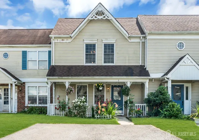 1st image of 5 Anderson Ct, East Brunswick, NJ 08816 | MLS# 2702043R