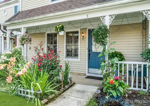 3rd image of 5 Anderson Ct, East Brunswick, NJ 08816 | MLS# 2702043R