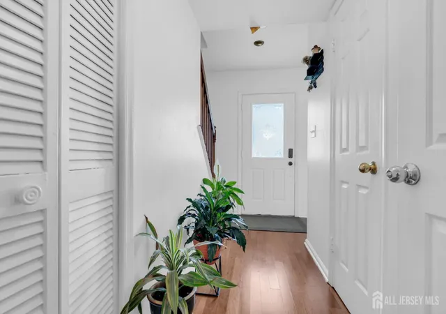 5th image of 5 Anderson Ct, East Brunswick, NJ 08816 | MLS# 2702043R