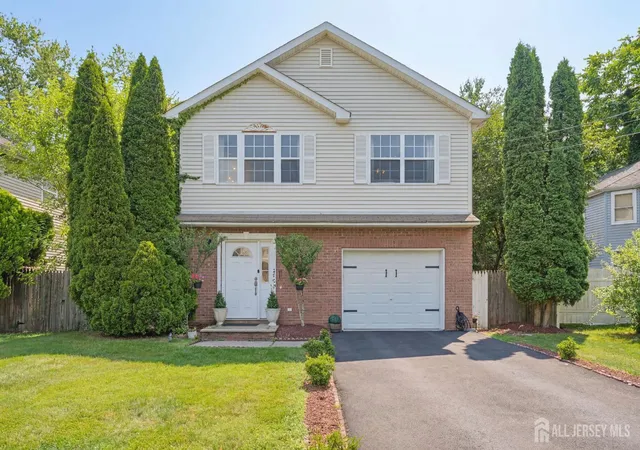 Homes for sale in Scotch Plains, NJ | 2402 Hamlette Pl, Scotch Plains, NJ 07076 | MLS# 2700167R