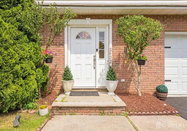 Homes for sale in Scotch Plains, NJ | 2402 Hamlette Pl, Scotch Plains, NJ 07076 | MLS# 2700167R