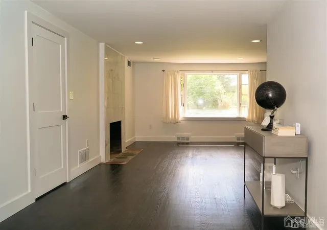 Photo 4 of Single family home for sale at 110 Mountain Pkwy, Green Brook, NJ 08812 | MLS# 2117131R | Listing updated on 2023-09-10