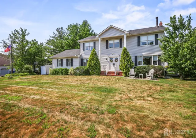 3rd image of 13 Regent Dr, Monroe Township, NJ 08831 | MLS# 2700763R