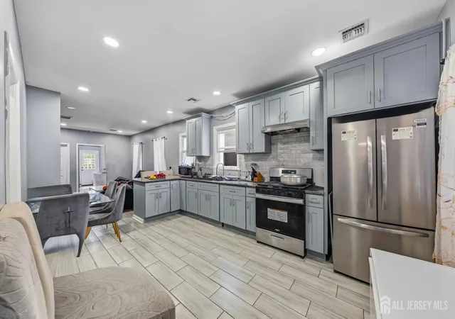 Photo 4 of House for sale at 313 Washington Ave, Elizabeth, NJ 07202 | MLS# 2702880R | Listing updated on 2026-09-24