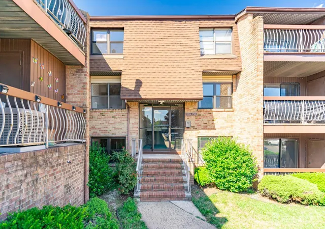 Homes for sale in Edison, NJ | 1719 Raspberry Ct #1719, Edison, NJ 08817 | MLS# 2700558R