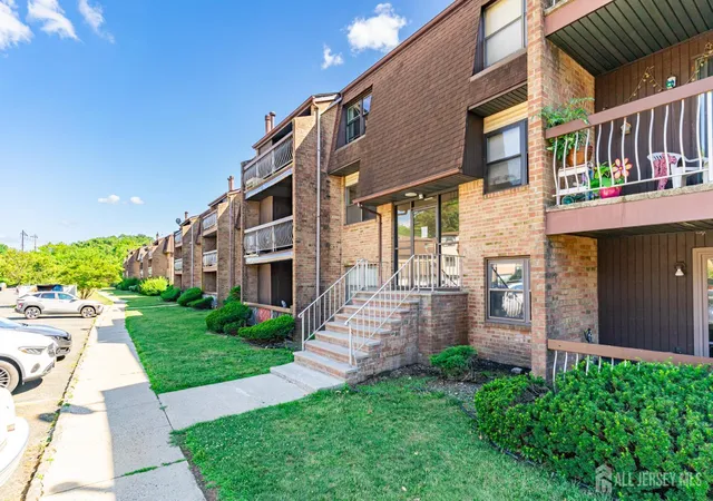 Homes for sale in Edison, NJ | 1719 Raspberry Ct #1719, Edison, NJ 08817 | MLS# 2700558R