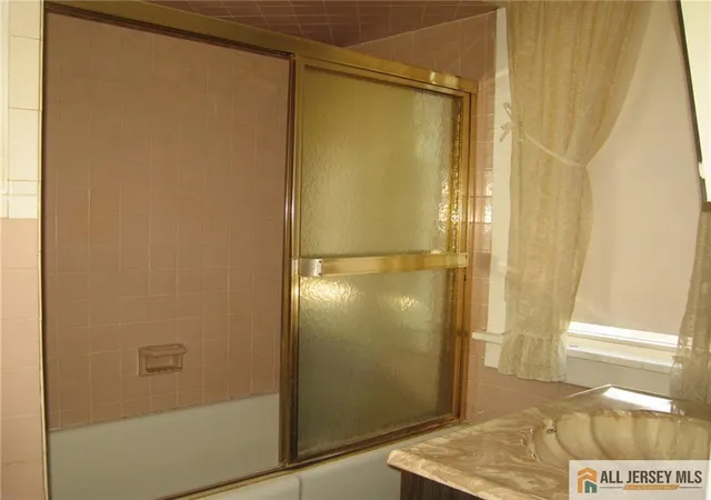 5th image of 9 Elmwood Pl, North Brunswick, NJ 08902 | MLS# 2770408M