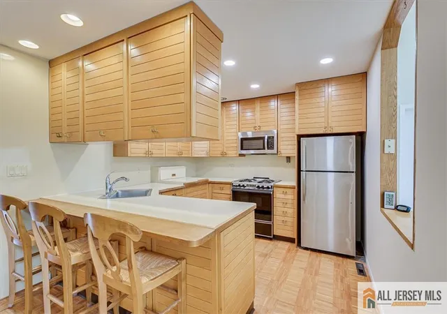 Homes for sale in South Brunswick, NJ | 6 Waller Ct, South Brunswick, NJ 08824 | MLS# 2661619M