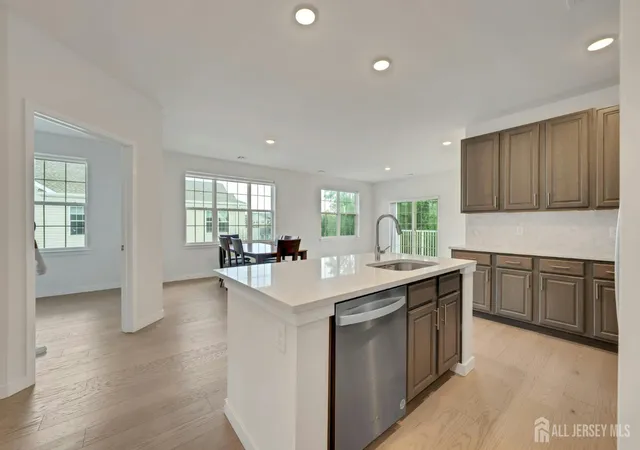 2nd image of 644 Lorhan Dr, Piscataway, NJ 08854 | MLS# 2702362R