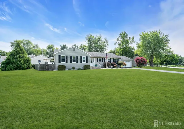 Photo 4 of Single family home for sale at 2 Coldspring Rd, Freehold, NJ 07728 | MLS# 2702646R | Listing updated on 2026-09-27