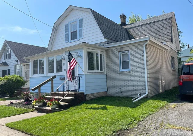 Photo 1 of Single family home for sale at 21 Douglas St, Fords, NJ 08863 | MLS# 2214631R | Listing updated on 2023-09-14