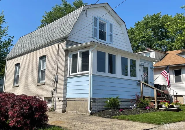 Photo 3 of Single family home for sale at 21 Douglas St, Fords, NJ 08863 | MLS# 2214631R | Listing updated on 2023-09-14