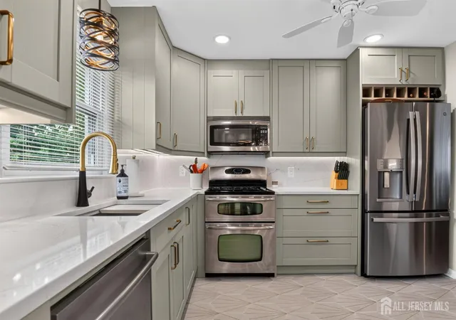 3rd image of 6 Ridgeview Rd, Jamesburg, NJ 08831 | MLS# 2703269R