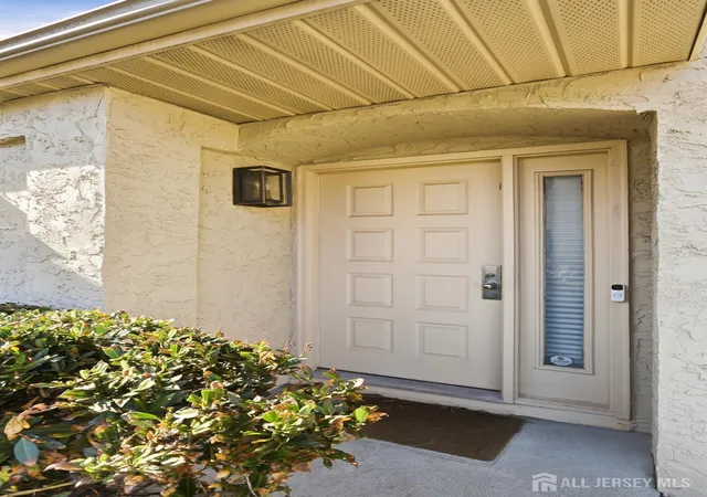 Homes for sale in Edison, NJ | 38 Carriage Pl, Edison, NJ 08820 | MLS# 2613738R