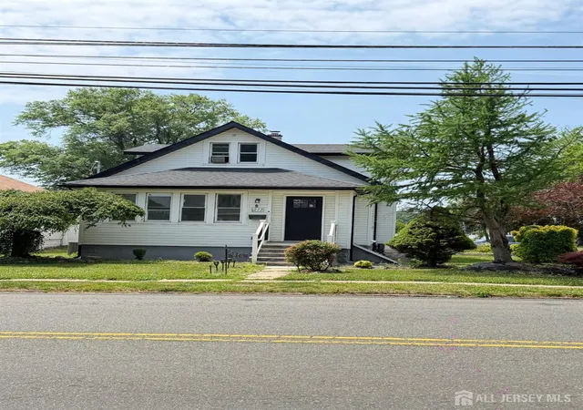 Homes for sale in Avenel, NJ | 273 Avenel St, Avenel, NJ 07001 | MLS# 2617536R