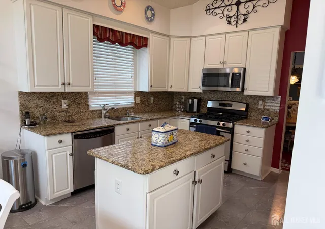 5th image of 8 Wakefield Ct, Monroe Township, NJ 08831 | MLS# 2701514R