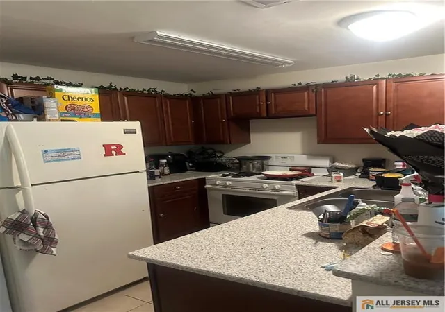 Listing Photo 4 - Condo for sale in building located at 1215 Edpas Rd, New Brunswick, NJ 08901 - Unit #1215