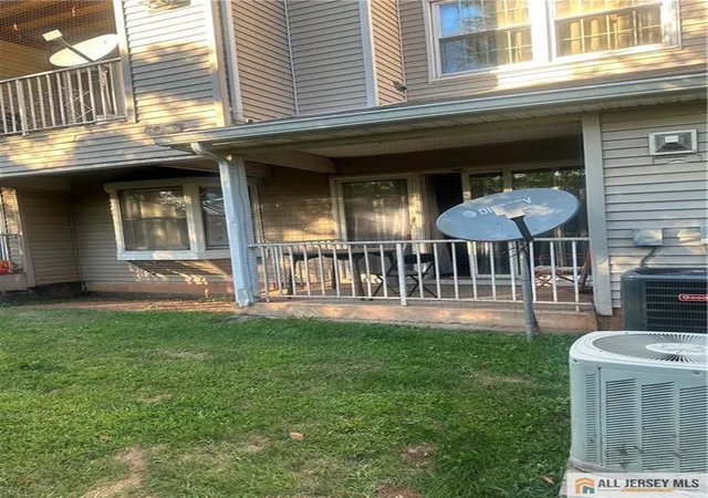 Listing Photo 5 - Condo for sale in building located at 1215 Edpas Rd, New Brunswick, NJ 08901 - Unit #1215
