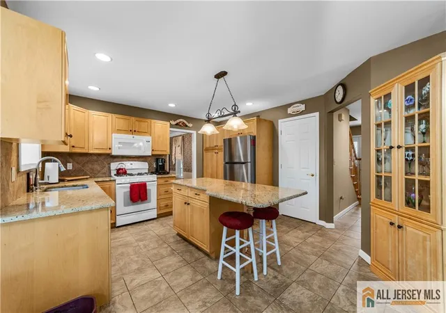 Photo 4 of Single family home for sale at 1 Pine View Ct, Jamesburg, NJ 08831 | MLS# 2661808M | Listing updated on 2026-07-15