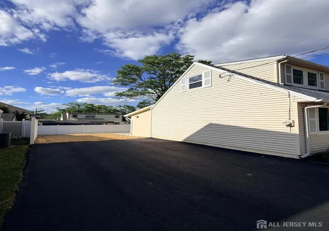 Homes for sale in Iselin, NJ | 109 W Arthur Pl, Iselin, NJ 08830 | MLS# 2617521R