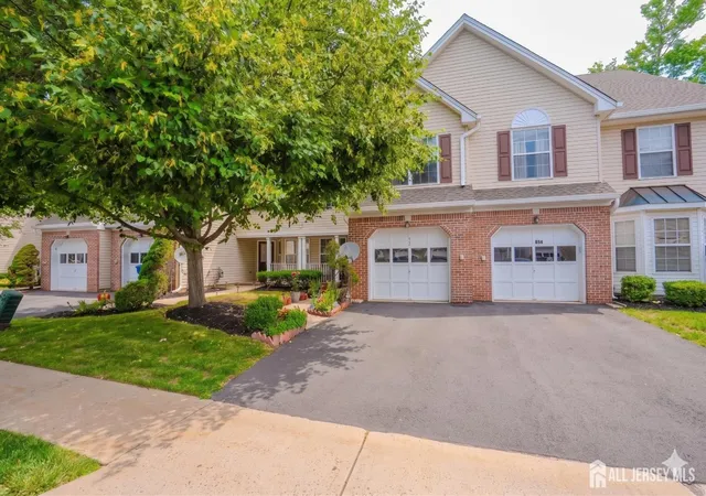 Homes for sale in North Brunswick, NJ | 22 Amy Dr, North Brunswick, NJ 08902 | MLS# 2617346R