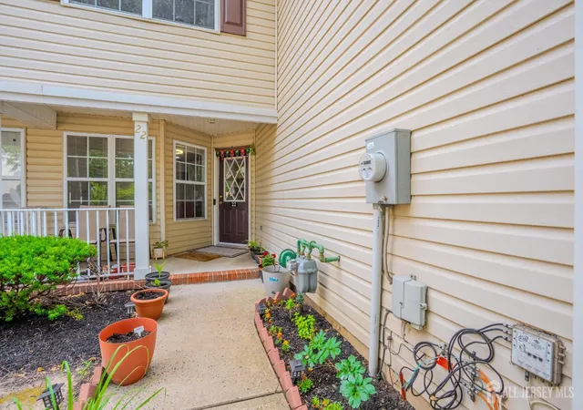 Homes for sale in North Brunswick, NJ | 22 Amy Dr, North Brunswick, NJ 08902 | MLS# 2617346R