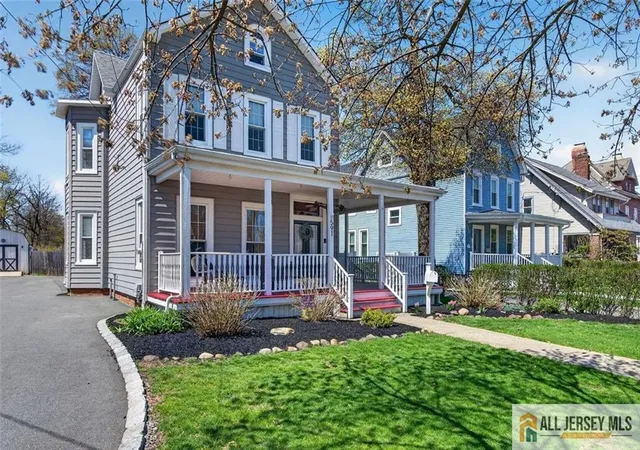Photo 2 of Single family home for sale at 591 Barron Ave, Woodbridge, NJ 07095 | MLS# 2661688M | Listing updated on 2026-04-28