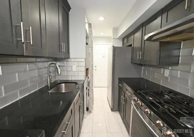 Listing Photo 4 - Condo for sale in building located at 3905 Balsam Wy, Basking Ridge, NJ 07920