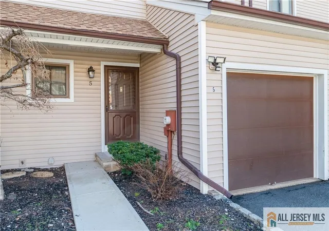 Photo 3 of Townhouse for sale at 5 Lily Ct, Edison, NJ 08820 | MLS# 2661529M | Listing updated on 2026-06-15