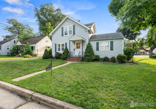Photo 2 of Single family home for sale at 421 N Lincoln Ave, Middlesex, NJ 08846 | MLS# 2700449R | Listing updated on 2026-08-28
