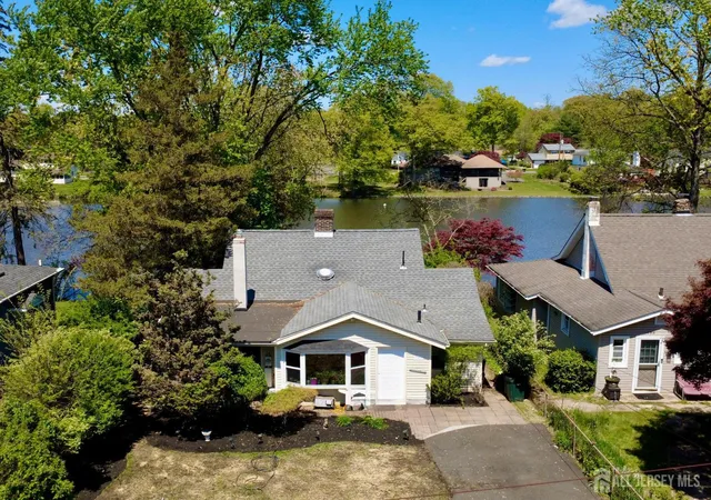 2nd image of 160 Lakeside Dr S, Piscataway, NJ 08854 | MLS# 2615108R