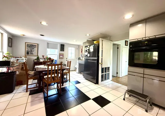 5th image of 160 Lakeside Dr S, Piscataway, NJ 08854 | MLS# 2615108R