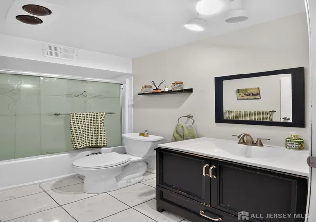 2nd image of 1008 Cricket Ln, Woodbridge, NJ 07095