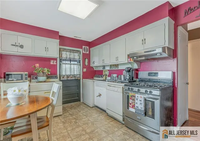 Photo 3 of Single family home for sale at 21 Louis Ave, Middlesex, NJ 08846 | MLS# 2770007M | Listing updated on 2026-07-08