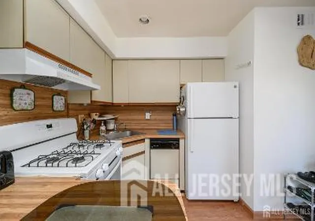 4th image of 32 Judson St #10A, Edison, NJ 08837 | MLS# 2701740R