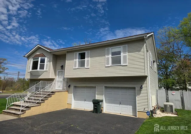 Photo 3 of Single family home for sale at 1 Wakefield Dr, Edison, NJ 08820 | MLS# 2614346R | Listing updated on 2026-09-17