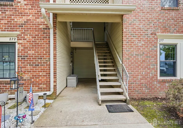 2nd image of 277 Hatfield Ln, East Brunswick, NJ 08816 | MLS# 2702323R