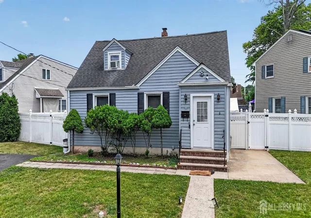 Homes for sale in North Brunswick, NJ | 6 Hayes Ct, North Brunswick, NJ 08902 | MLS# 2617502R