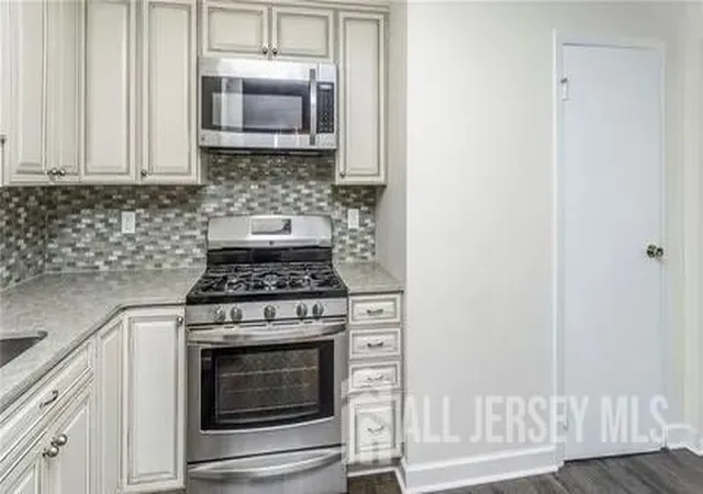 4th image of 703 Cricket Ln, Woodbridge, NJ 07095 | MLS# 2702374R