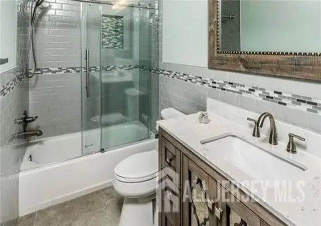 5th image of 703 Cricket Ln, Woodbridge, NJ 07095 | MLS# 2702374R