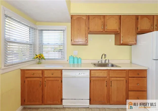 Photo 4 of Single family home for sale at 196 Worth St, Iselin, NJ 08830 | MLS# 2661771M | Listing updated on 2026-05-04