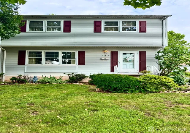 Photo 2 of Single family home for sale at 127 Hillcrest Ave, Edison, NJ 08817 | MLS# 2700662R | Listing updated on 2026-09-23