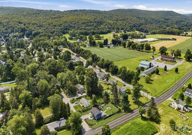 45th image of 2 Scenic Dr, Andover, NJ 07821 | MLS# 2702154R