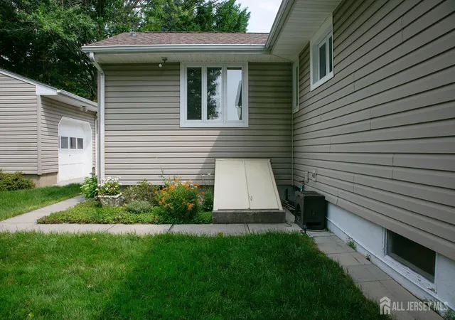 29th image of 58 Schuyler Dr, Edison, NJ 08817 | MLS# 2702561R