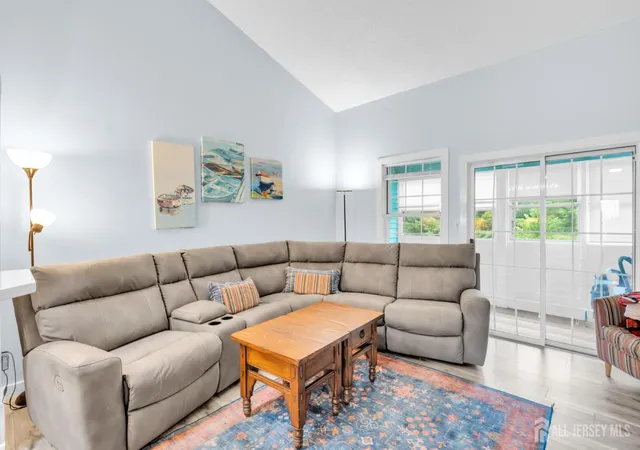 4th image of 1 Truro Dr, Monroe Township, NJ 08831