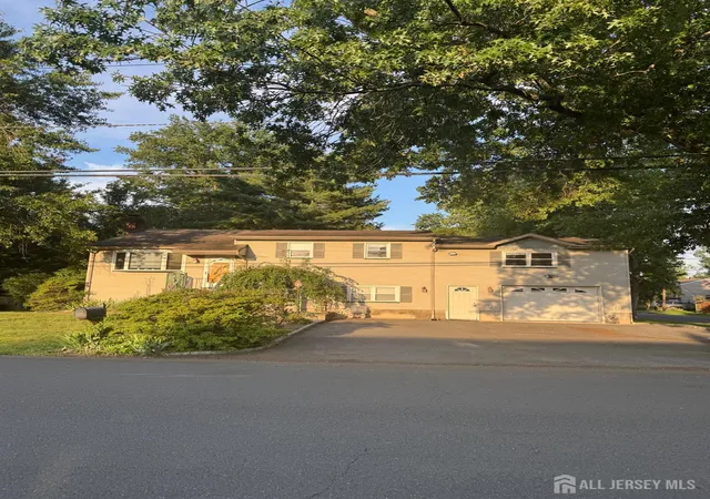 Photo 1 of Single family home for sale at 205 Fleet Ave, Edison, NJ 08820 | MLS# 2615688R | Listing updated on 2026-09-19